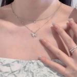 Unique Design Exquisite Sparkling Pendant Necklace