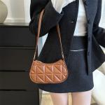 "Fashionable Leather Tote: Retro, casual, solid color shoulder bag for women."