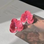 LATS Black Flower Stud Earrings feature a folded, multi-layer enamel design for a chic, floral look.