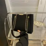"Fashion Felt Shoulder Bag: Women's crescent saddle design, armpit handbag with advanced texture."
