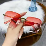 Stylish Square Rimless Sunglasses – Fashionable gradient mirror lenses for a chic, frameless look. Designer sunglasses for women.
