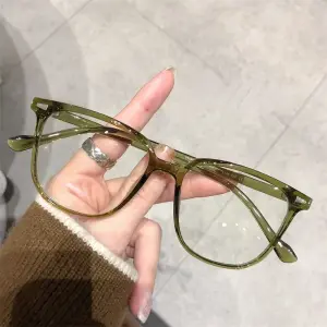 "Retro Large Square Anti-Blue Light Glasses – Fashionable Eye Protection for Men & Women"