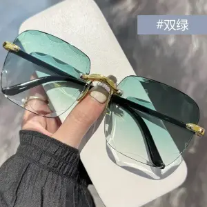 Stylish Square Rimless Sunglasses – Fashionable gradient mirror lenses for a chic, frameless look. Designer sunglasses for women.