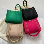 "Fashion Felt Shoulder Bag: Women's crescent saddle design, armpit handbag with advanced texture."