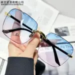 Stylish Square Rimless Sunglasses – Fashionable gradient mirror lenses for a chic, frameless look. Designer sunglasses for women.