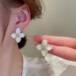 "XINYI Hibiscus Flower Stud Earrings