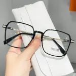 New Color Fashion Myopia Glasses – Square Transparent Eyeglasses for Men and Women, Retro Optical Prescription Frames.